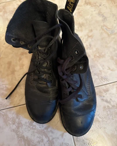 Dr. Martens بوت