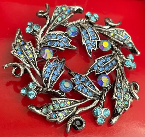 Brooches & Pins