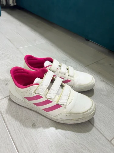 adidas Sneakers