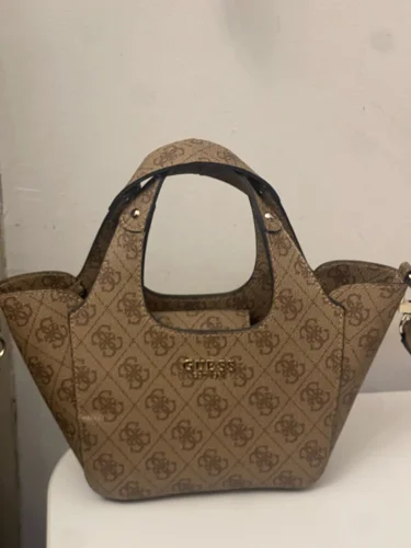GUESS Tote Bags