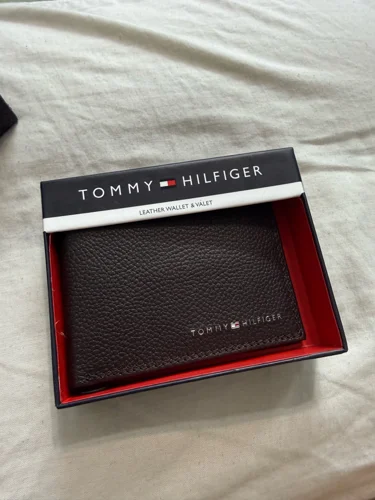Tommy Hilfiger Wallets & Cardholders