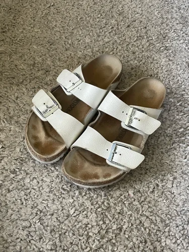 Birkenstock صنادل