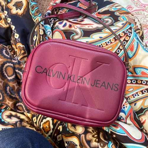 Calvin Klein شنط كروس