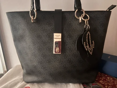 GUESS Shoulder Bags