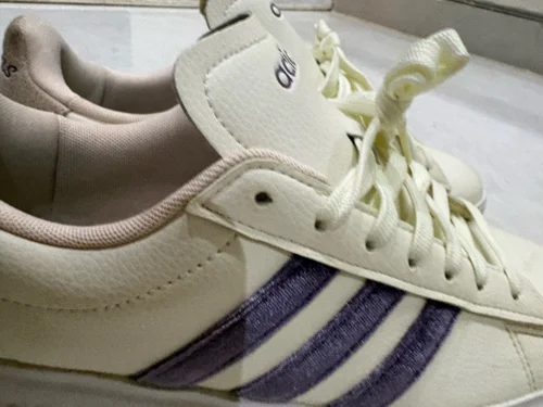 adidas Sneakers