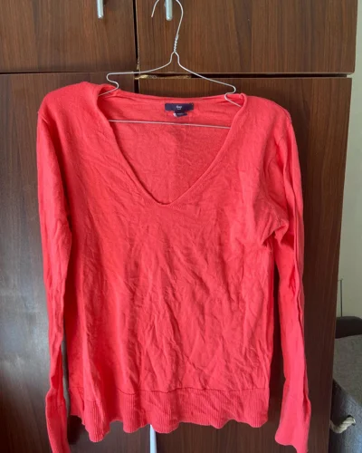 GAP سويترات وبلوفرات