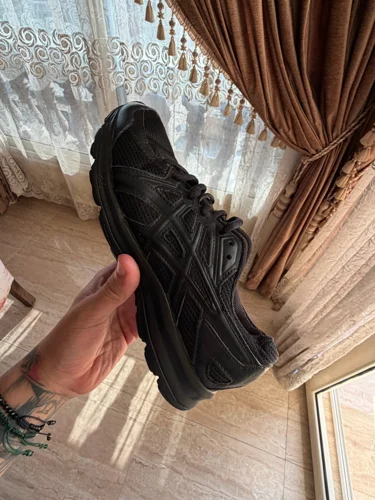 Asics Sneakers
