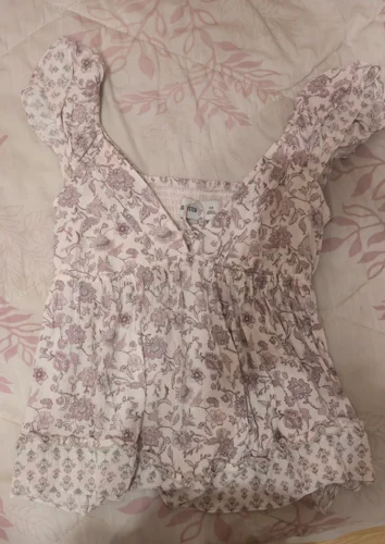Hollister بلوزات