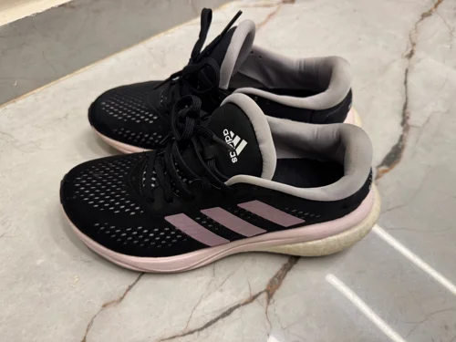 adidas Sneakers