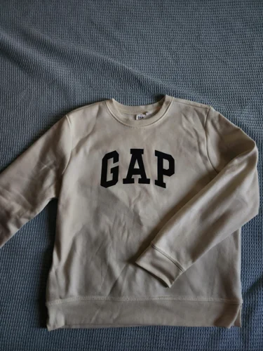 GAP سويترات وبلوفرات