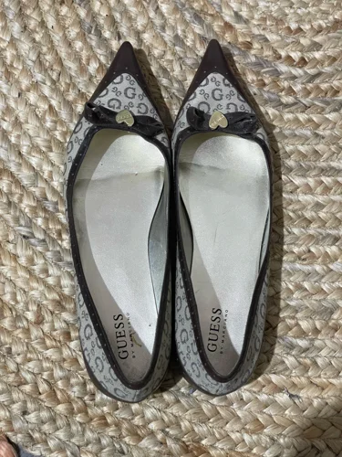 GUESS Flats