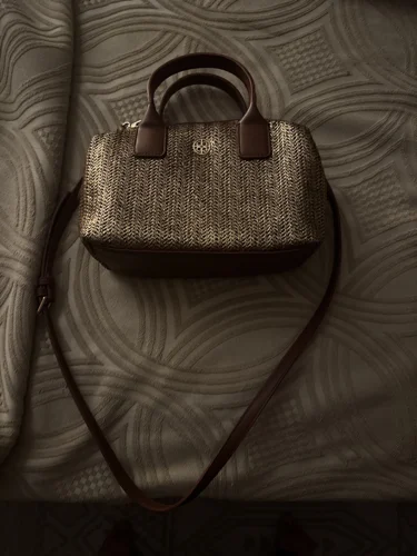 deja vu Cross-Body Bags