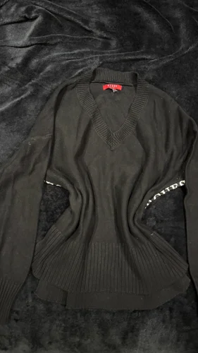 GUESS Sweaters & Pullovers