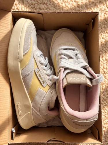 Reebok Sneakers