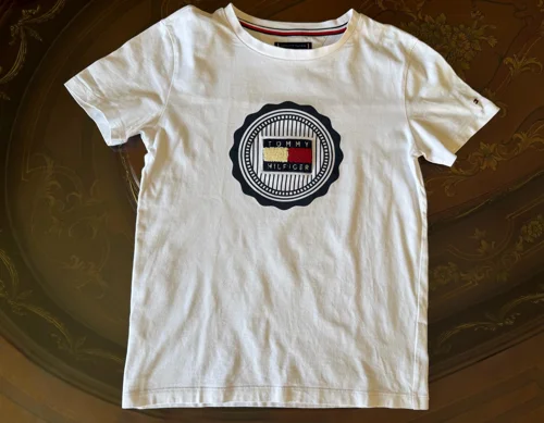 Tommy Hilfiger توبات