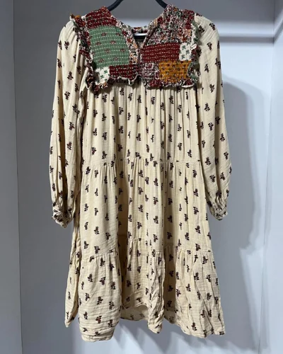Zara فساتين