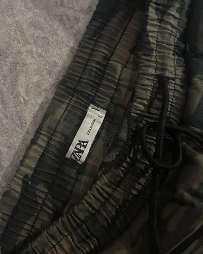 Zara بنطلونات